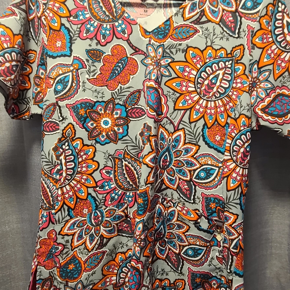 Vera Bradley women's scrub top